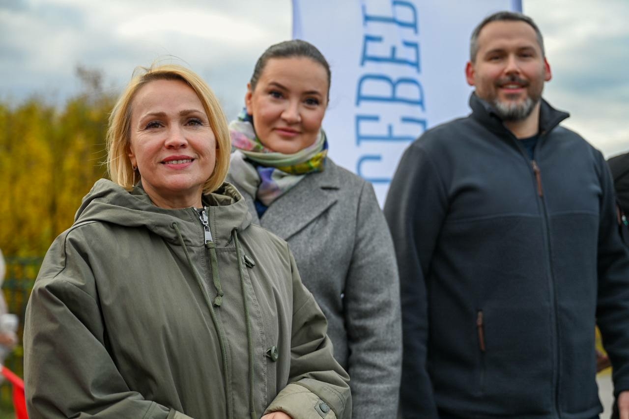 Лебедев сообщил об открытии спортплощадки на территории мурманской гимназии №10