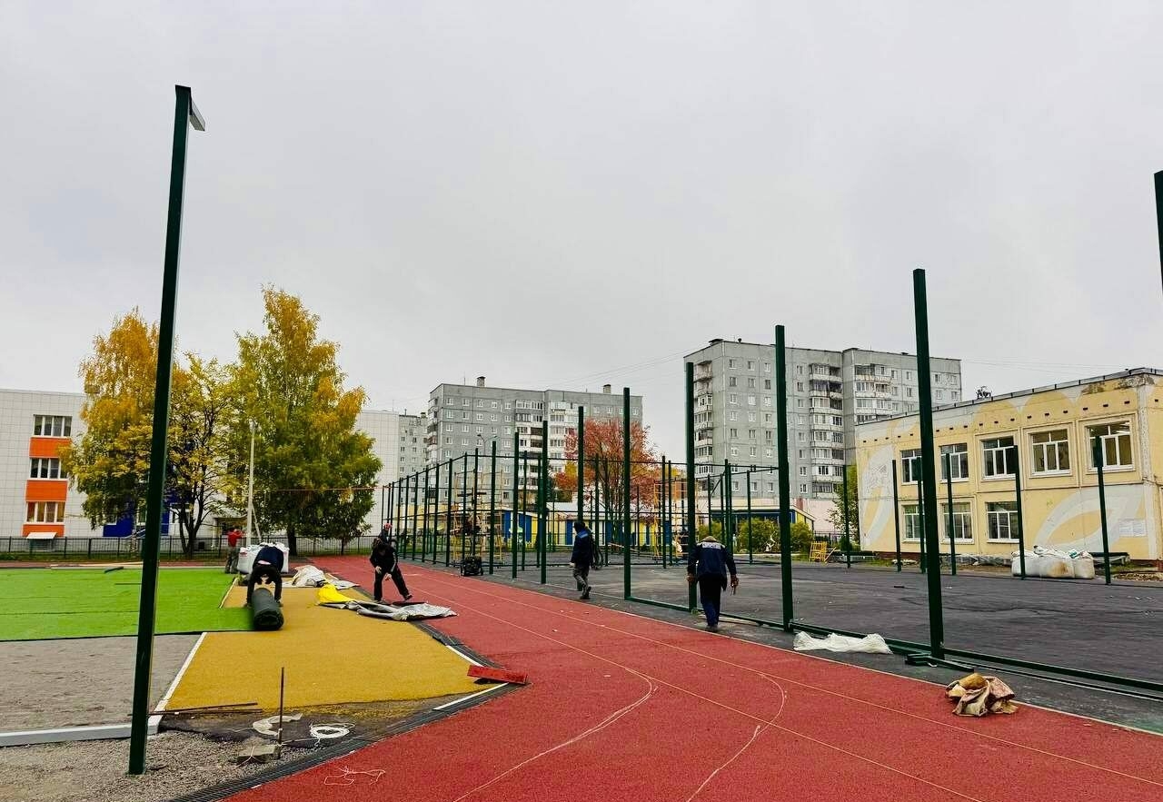 В Череповце продолжается строительство стадиона у школы №41