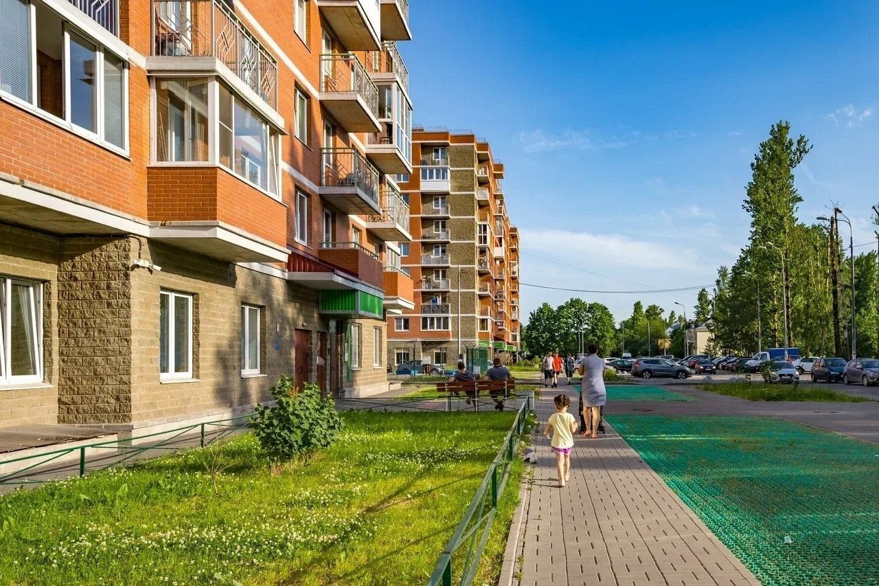 Петербург продолжает расселять ветхие дома и строить жилье для жителей