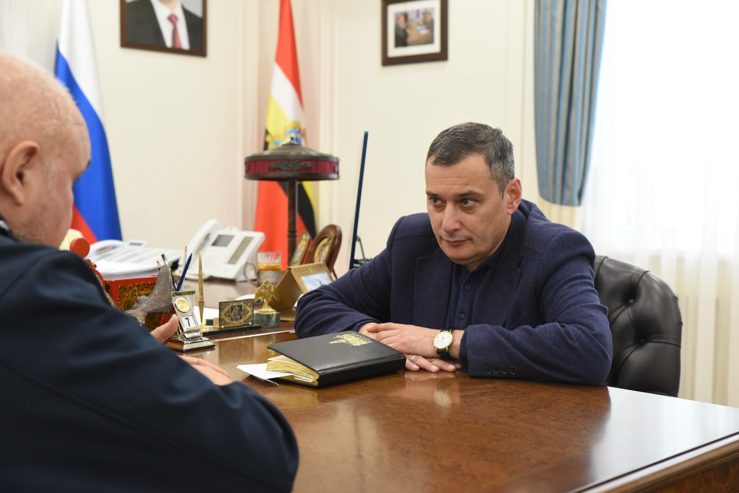 Александр Хинштейн отправился в Северную Корею