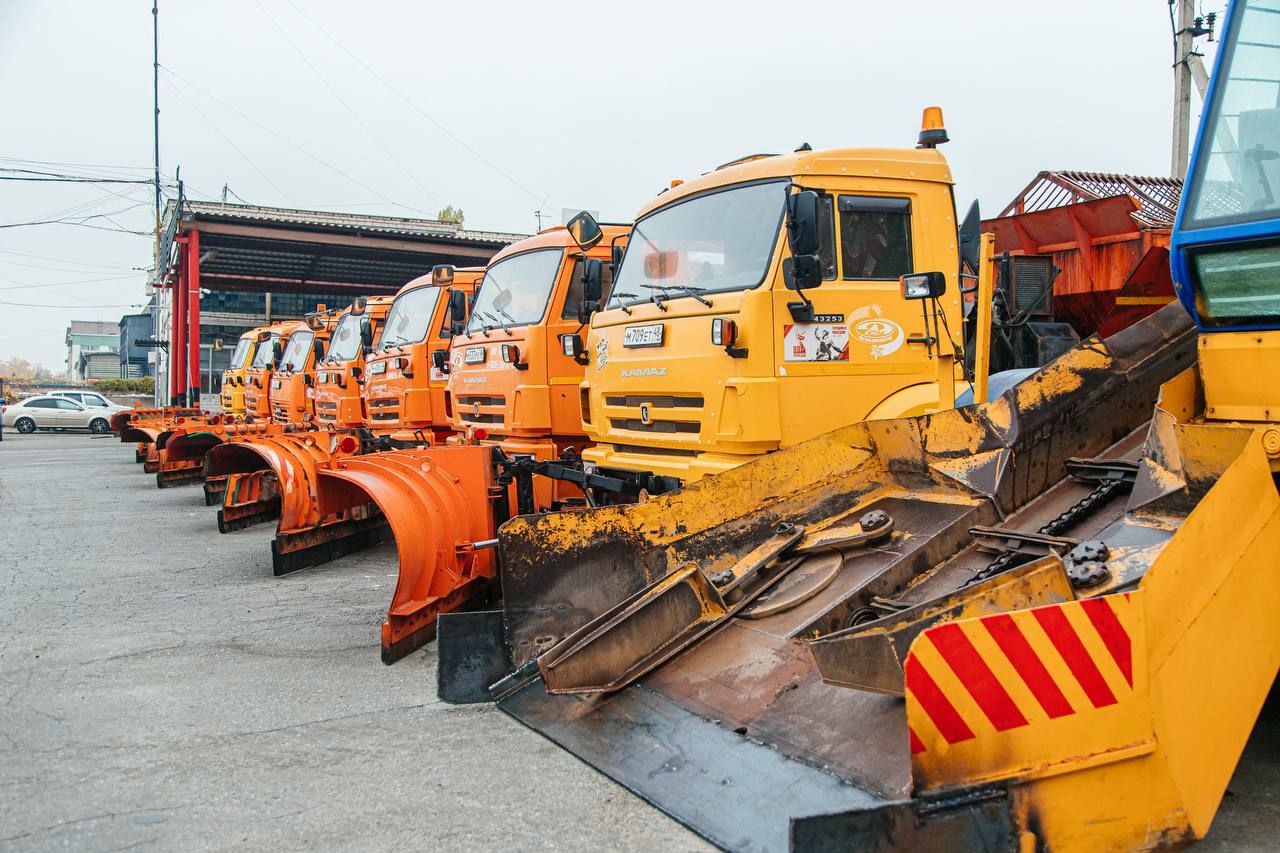 В Липецке к зимней уборке привели в порядок около 80 единиц спецтехники из 103