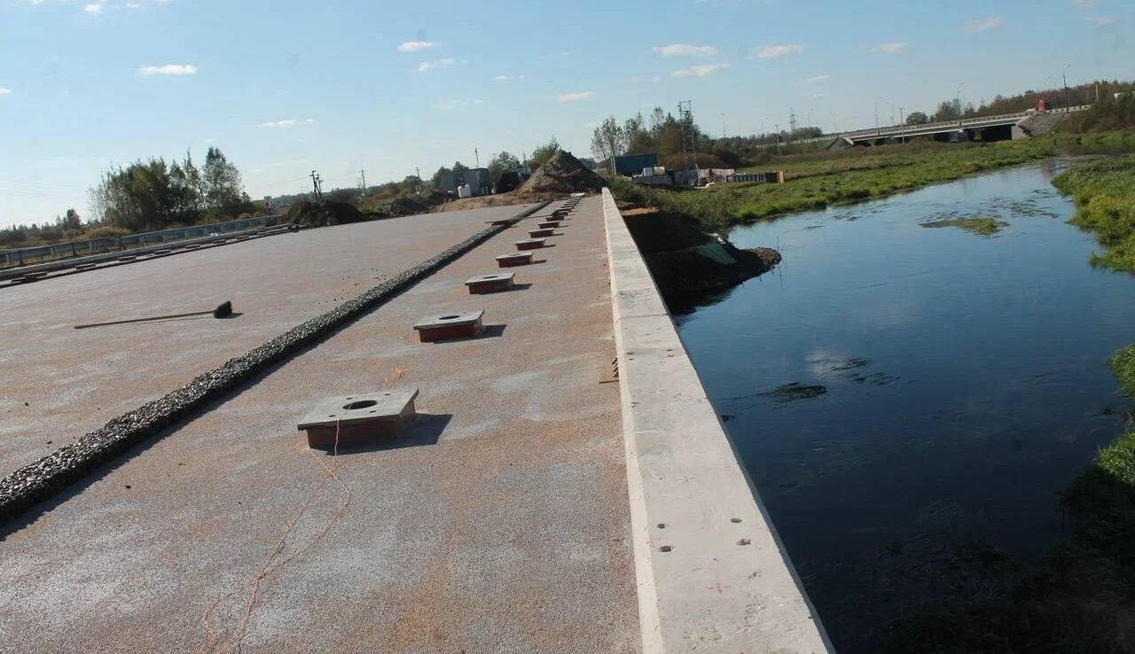 Под Гатчиной завершают капитальный ремонт моста через реку Ижора