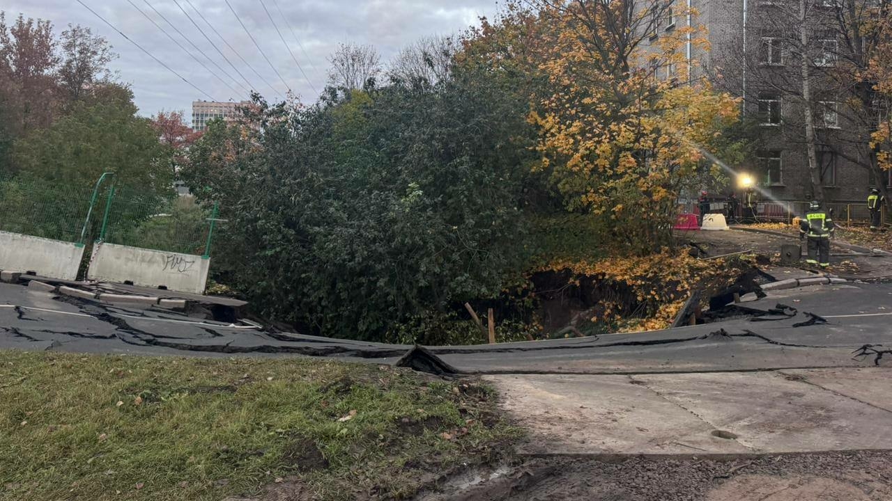 Метрополитен Петербурга взял на контроль тоннелей после обрушения грунта