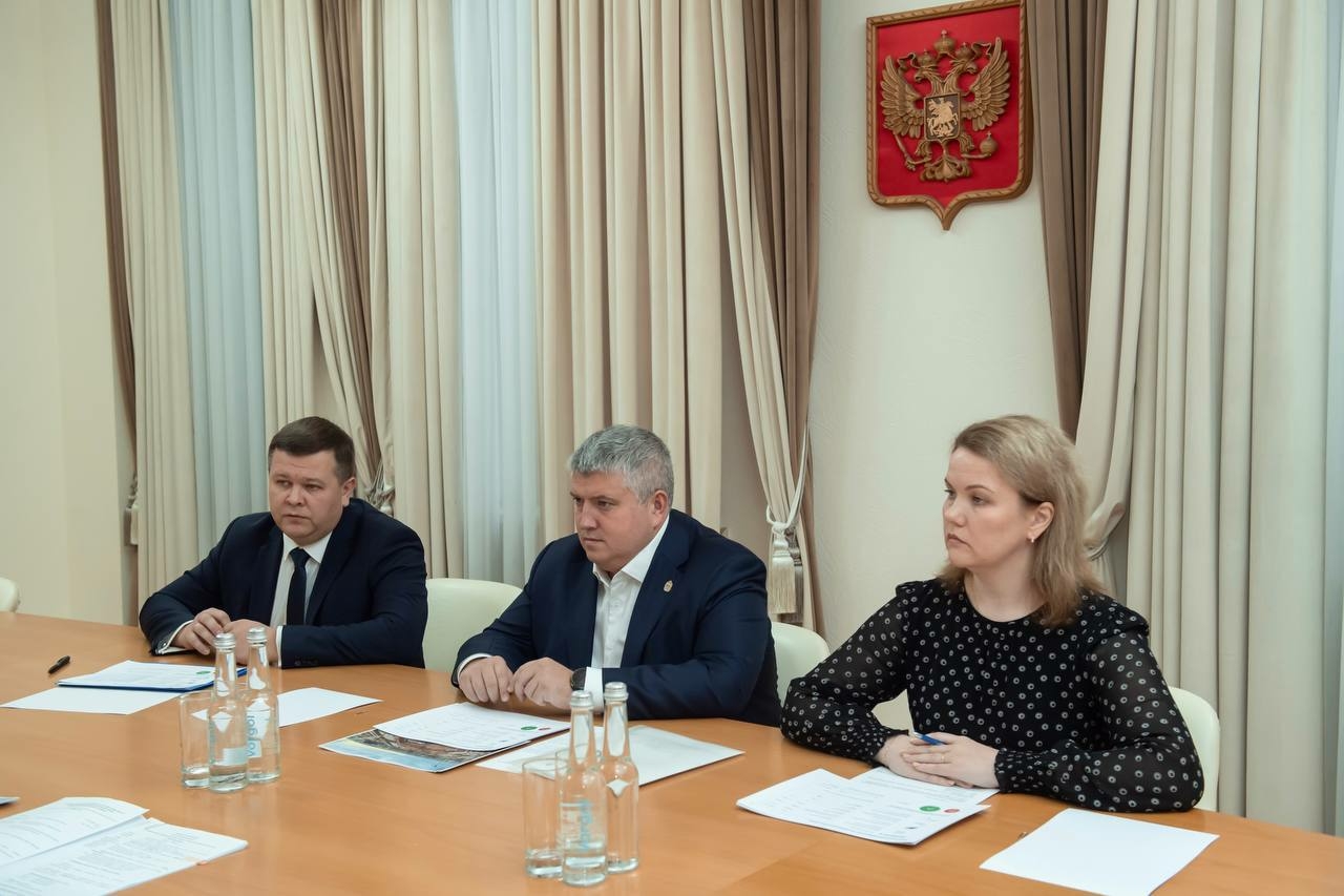 Дронов обсудил с Фальковым развитие образования в Новгородской области