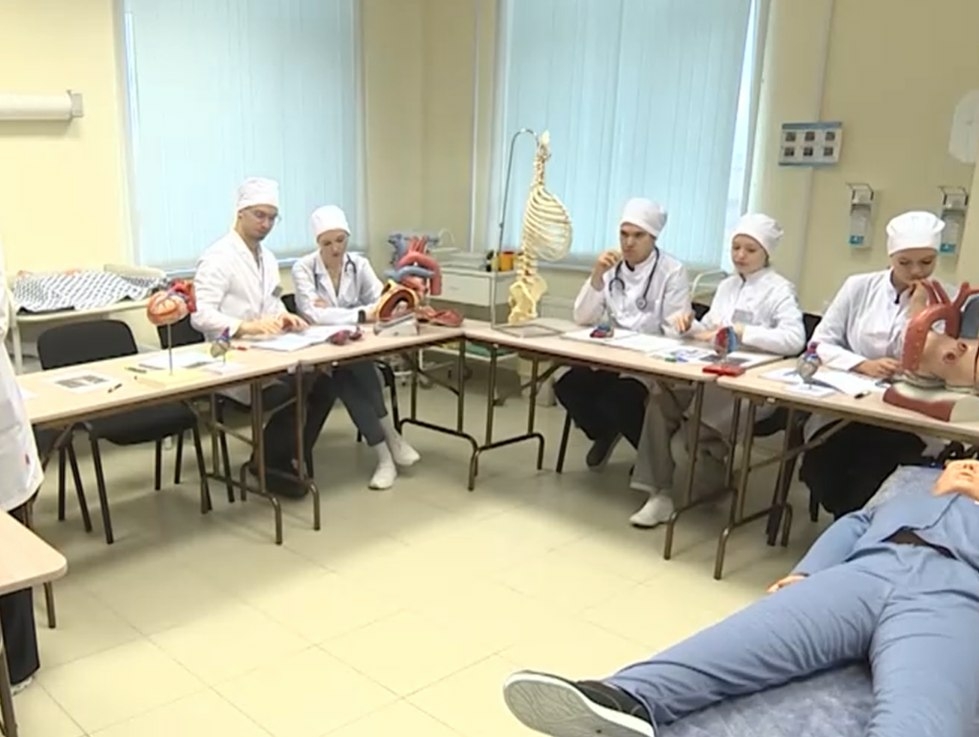 Будущие фельдшеры приступили к тренировкам в новом центре скорой помощи в Пушкине