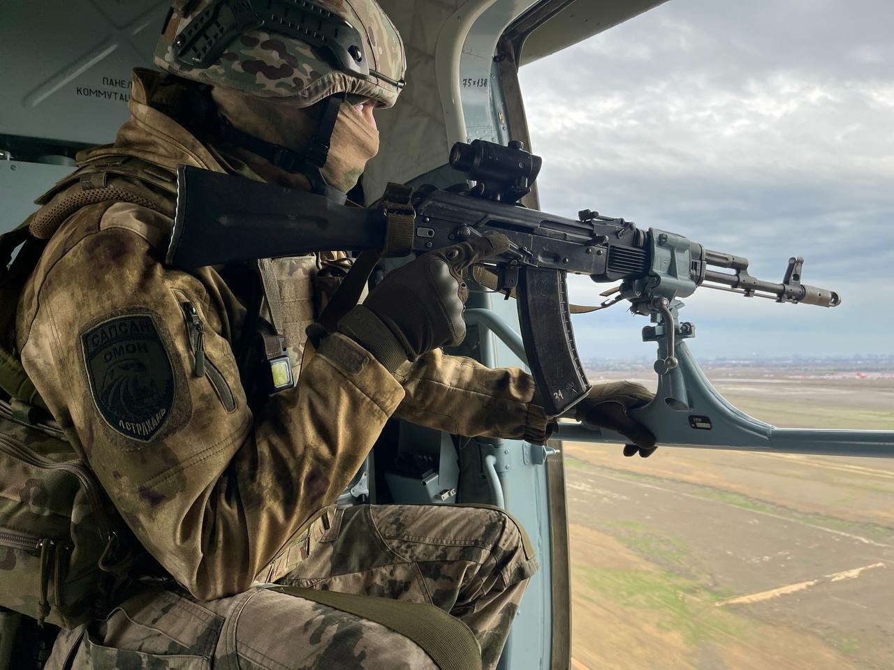 Силовики отработали действия при теракте на аэродроме в Астраханской области