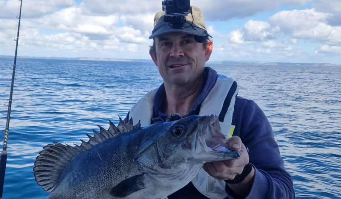 Британец поймал редкую рыбу, охотящуюся на акул