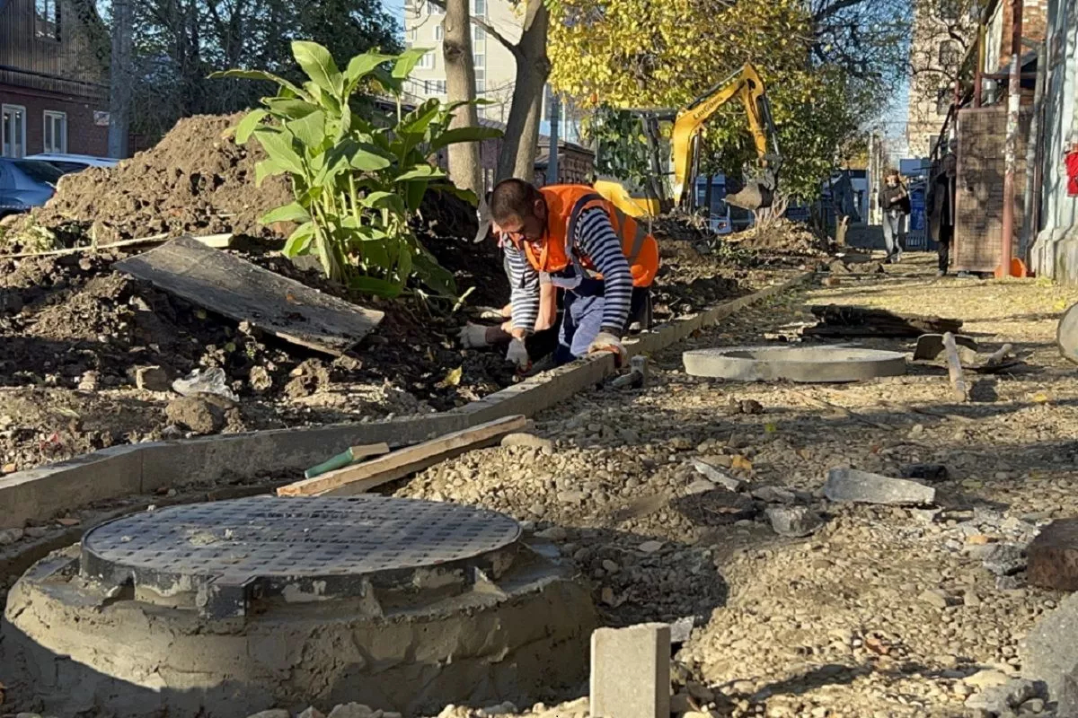 В Краснодаре реконструируют три остановки на Коммунаров