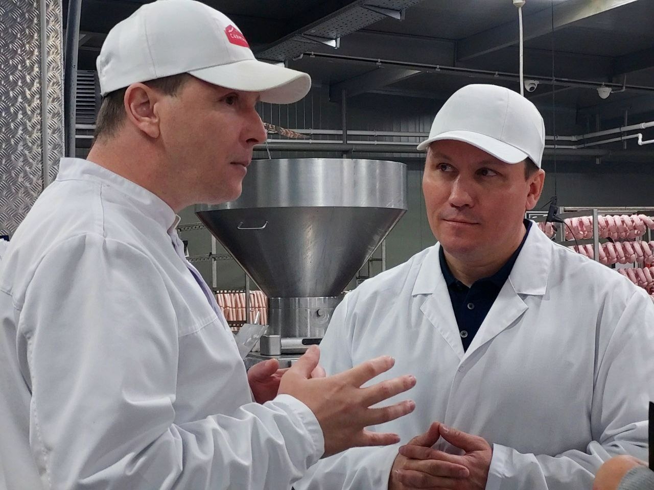 Молодняков оценил социальную ответственность «Саянского мясокомбината»