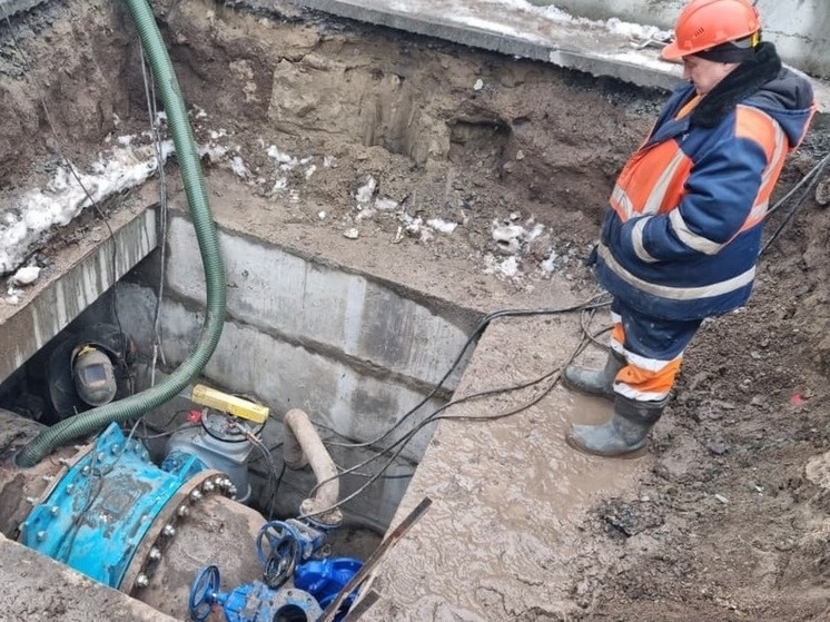 В Новосибирске начали ремонт магистрального водопровода