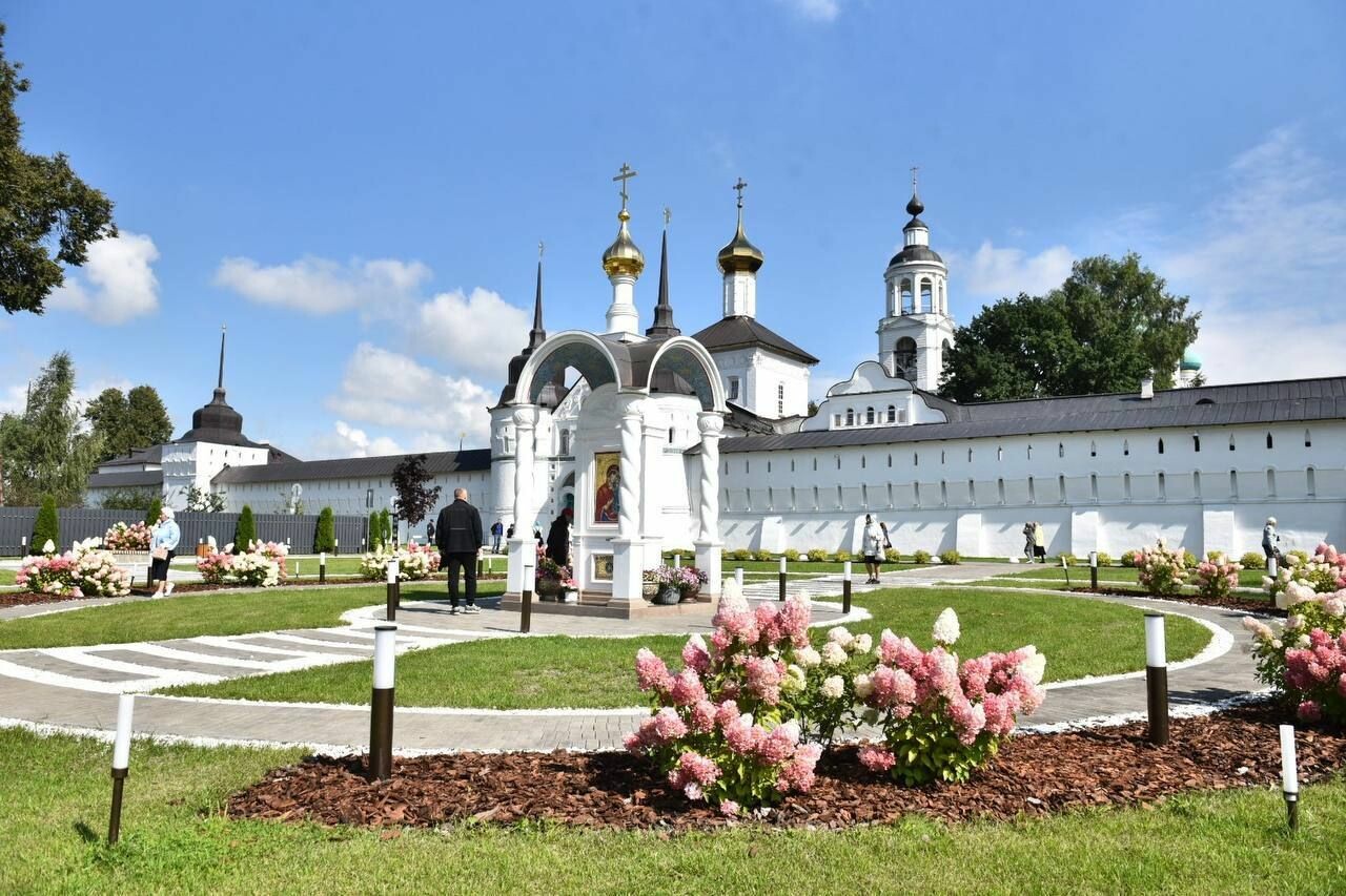 Ярославские зодчие получили диплом за благоустройство набережной у Толгского монастыря