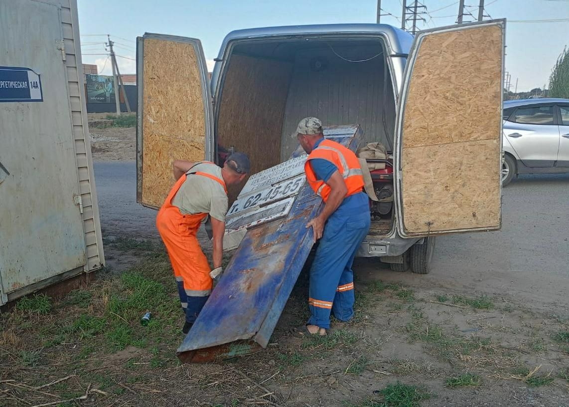 Астрахань избавляется от незаконной рекламы