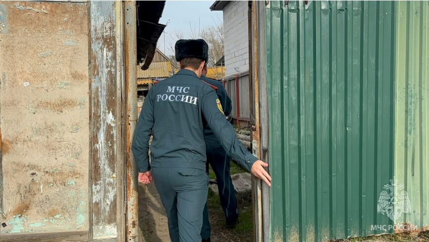 Пожарные Астрахани провели рейд и напомнили семьям о смертельной опасности огня