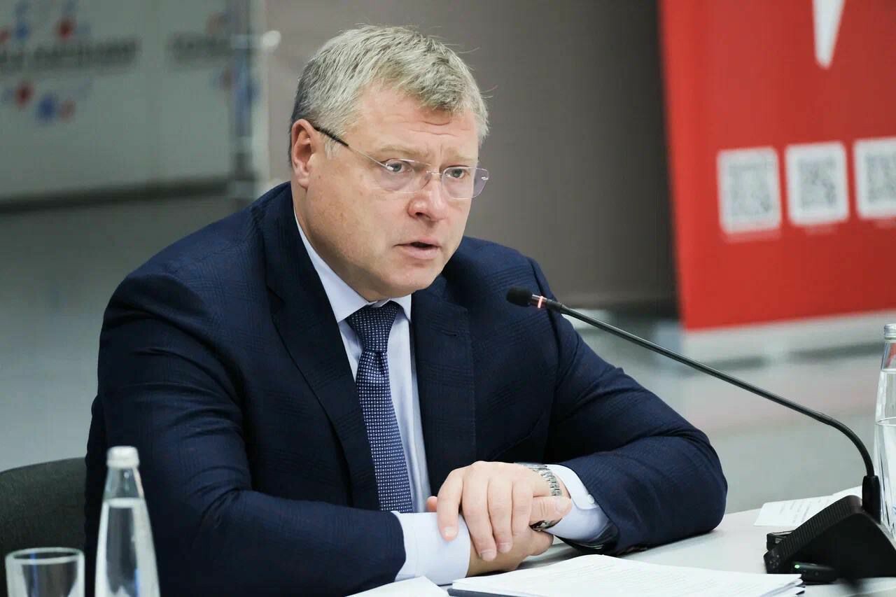 Игорь Бабушкин поддержал молодежные инициативы и лингвистический слет в Астрахани