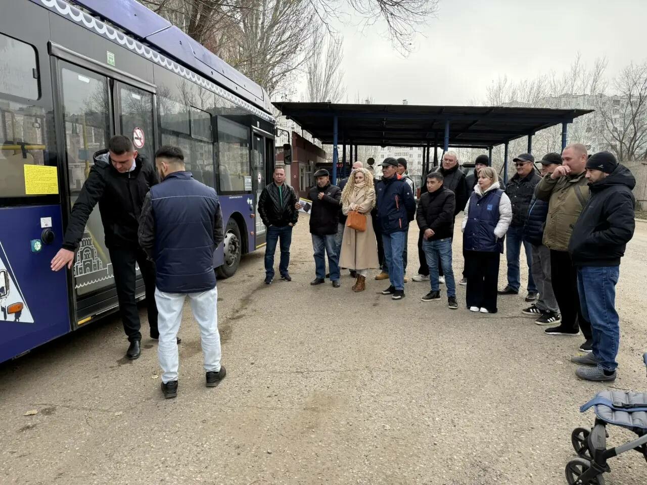 Астраханским водителям автобусов напомнили, как правильно помогать пассажирам