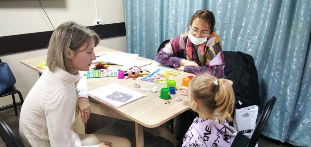 В Астраханской области заработал выездной игротерапевтический кабинет для малышей