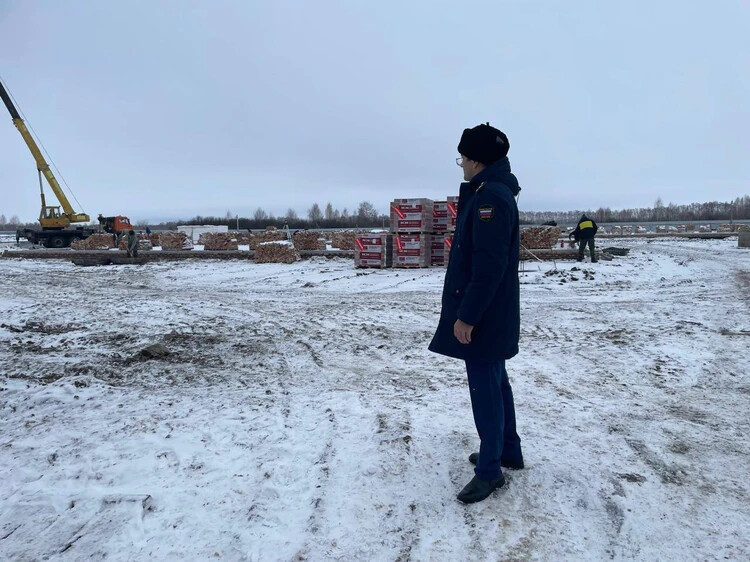 Прокуратура проверила строительство социальной деревни для омского интерната