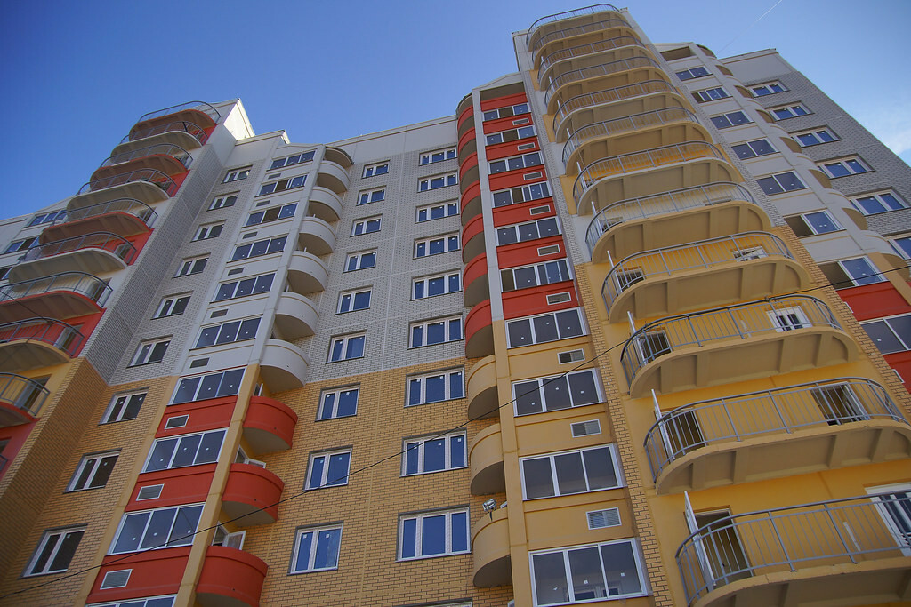 Более 6,7 млрд рублей направлено на жилье для переселенцев Курской области