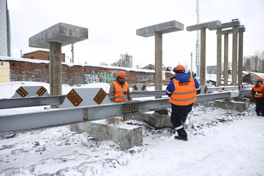 Новый пешеходный мост через Транссиб в Новосибирске откроют в декабре для всех