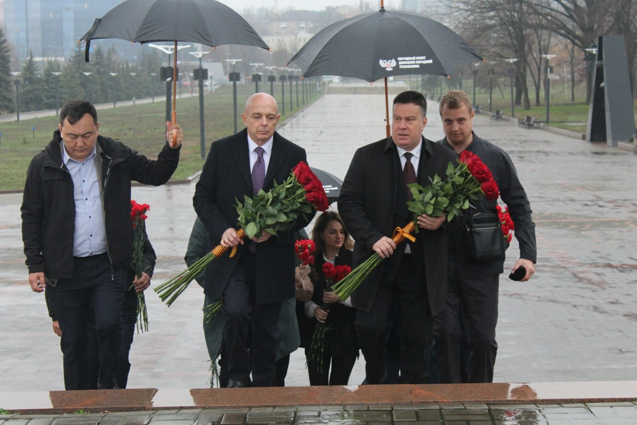 Сергей Сокол почтил память героев Донбасса