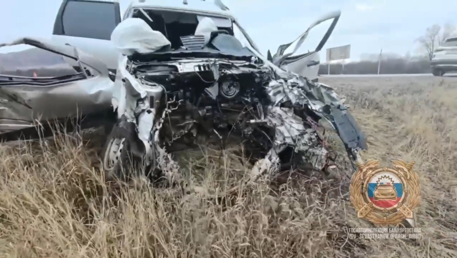 На трассе под Магнитогорском легковушка столкнулась с грузовиком