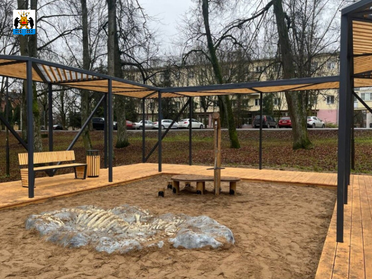 В Кремлевском парке Великого Новгорода появилась детская площадка «Археология»