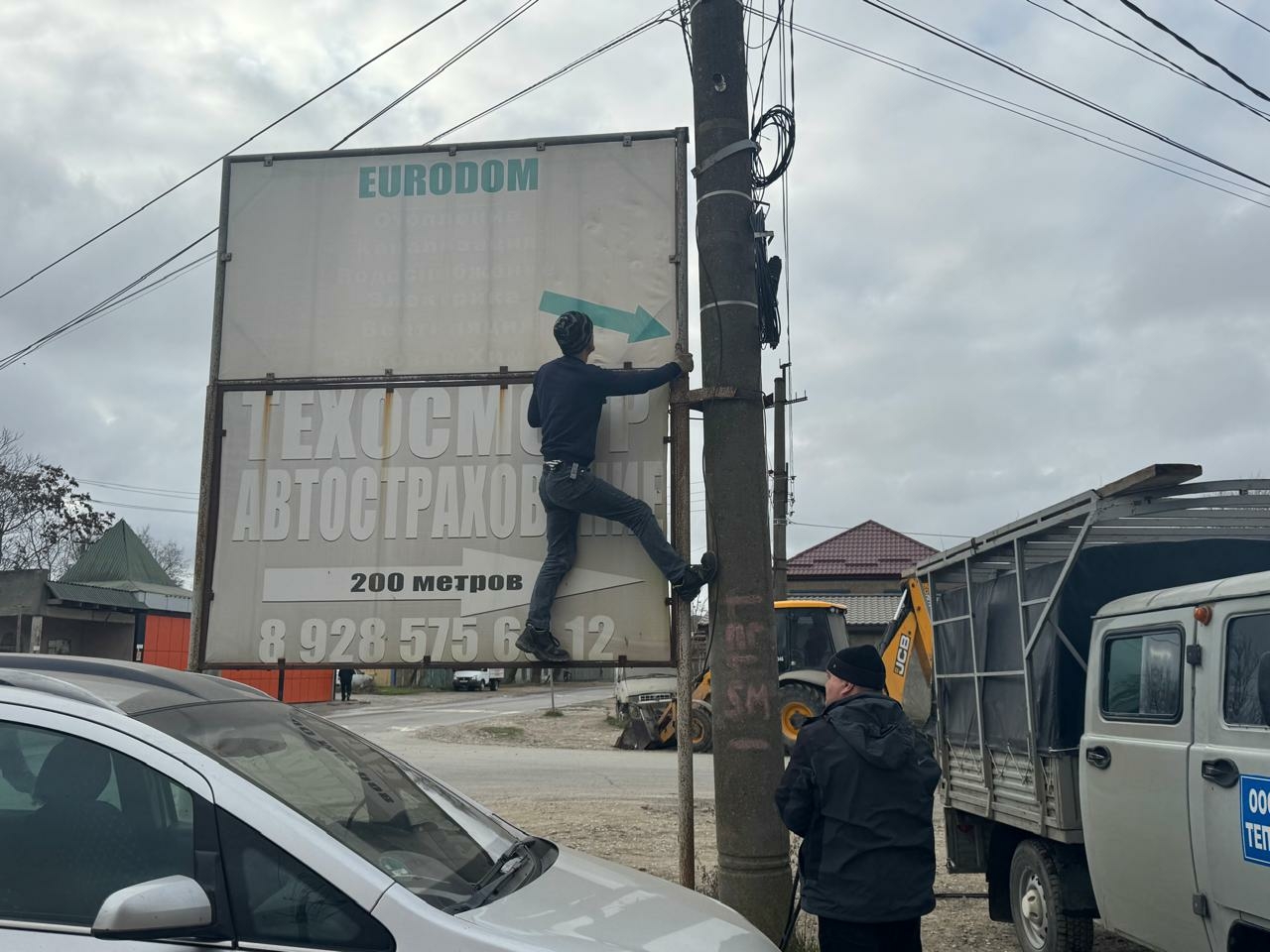 В Кизляре демонтировали более 40 незаконных рекламных конструкций