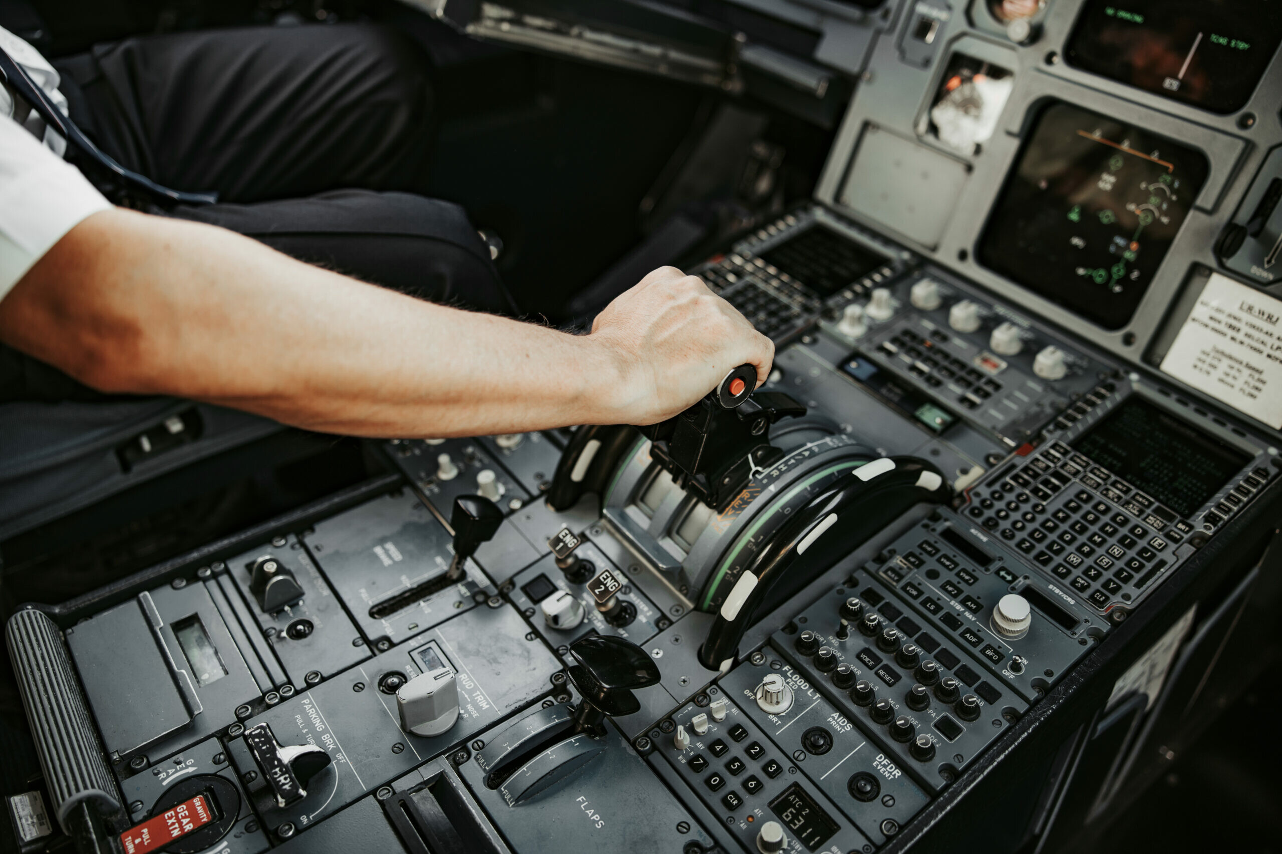 Лже-пилот в небе Европы: аферист годами управлял самолетами без документов