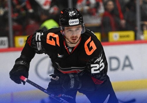 Нападающий Галимов переехал из Омска в Москву и подписал контракт с Динамо