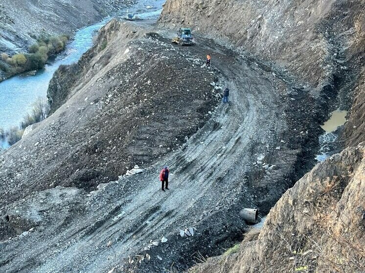 В Дагестане полностью расчистили дорогу после крупного оползня