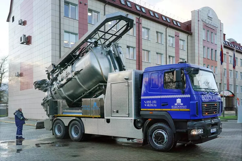 Калининградский «Водоканал» получил систему диагностики труб и машину от засоров