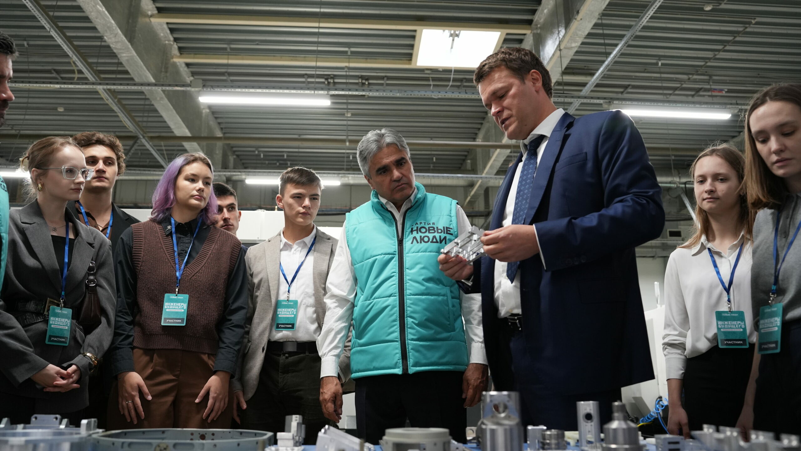 Студенты Петербурга вместе с Алексеем Нечаевым оценили производство гражданских дронов