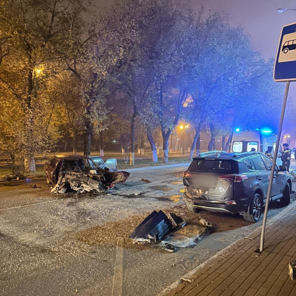 Ночная авария на Савушкина в Астрахани отправила трёх человек в больницу