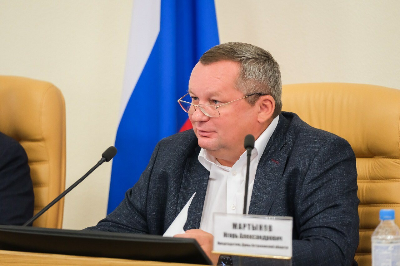 Игорь Мартынов поздравил астраханцев с Днем матери 