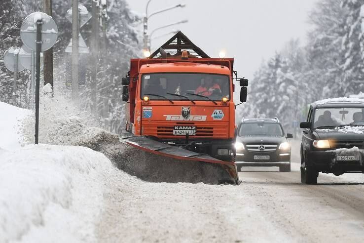 Снежный штаб Ленобласти приступил к уборке дорог