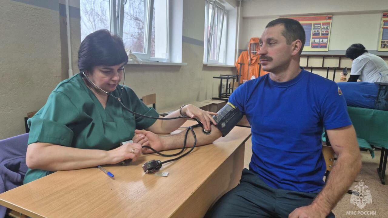 Калининградские сотрудники МЧС сдали 13 литров крови на донорской акции