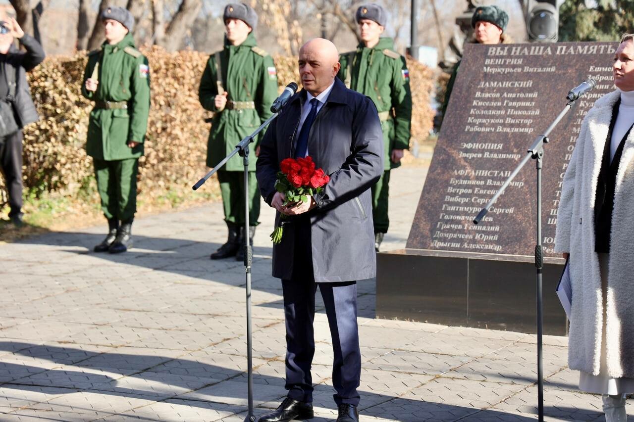 Сергей Сокол принял участие в митинге в Хакасии в честь погибших земляков-воинов