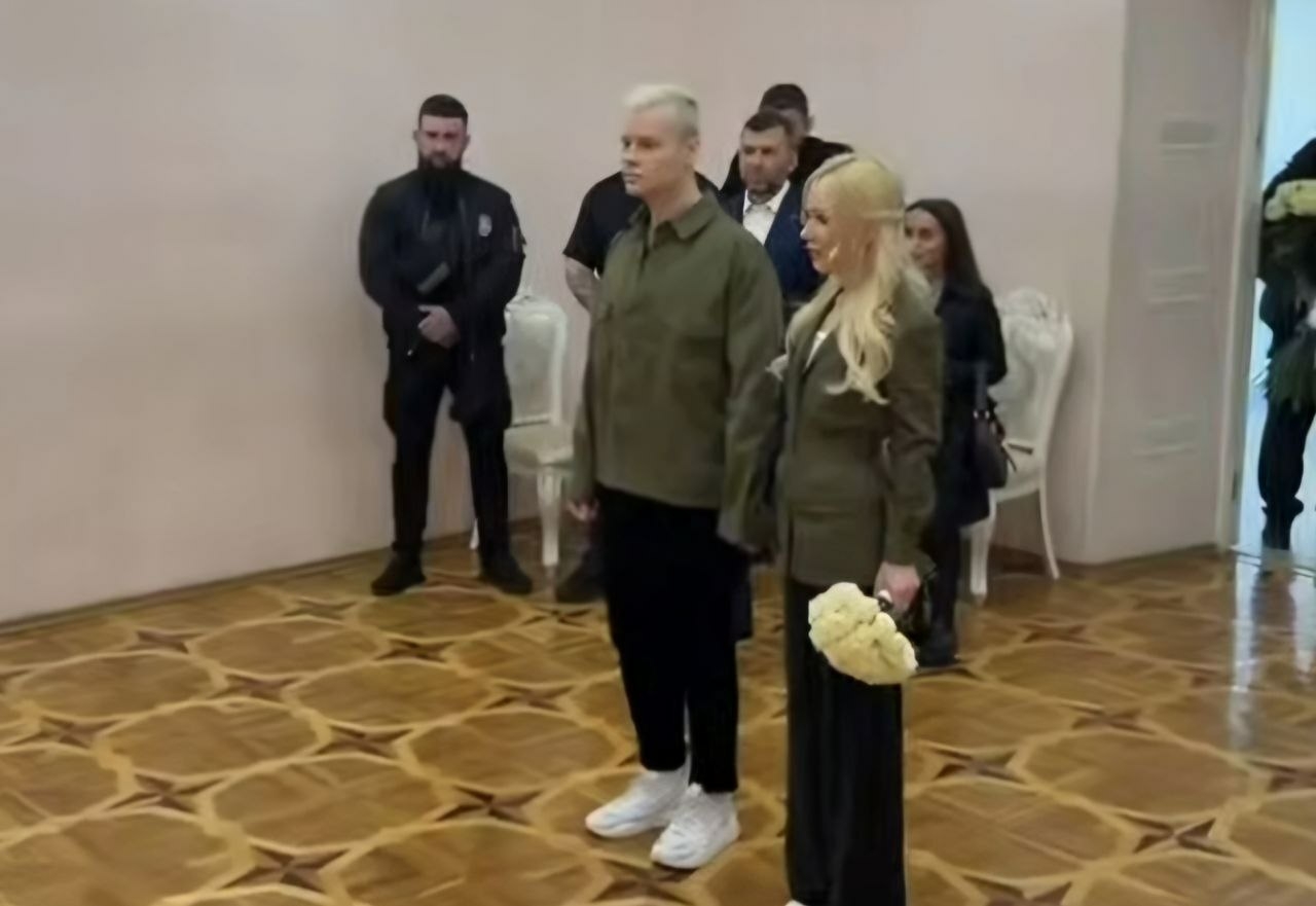Shaman и Мизулина расписались в ЗАГСе Донецка