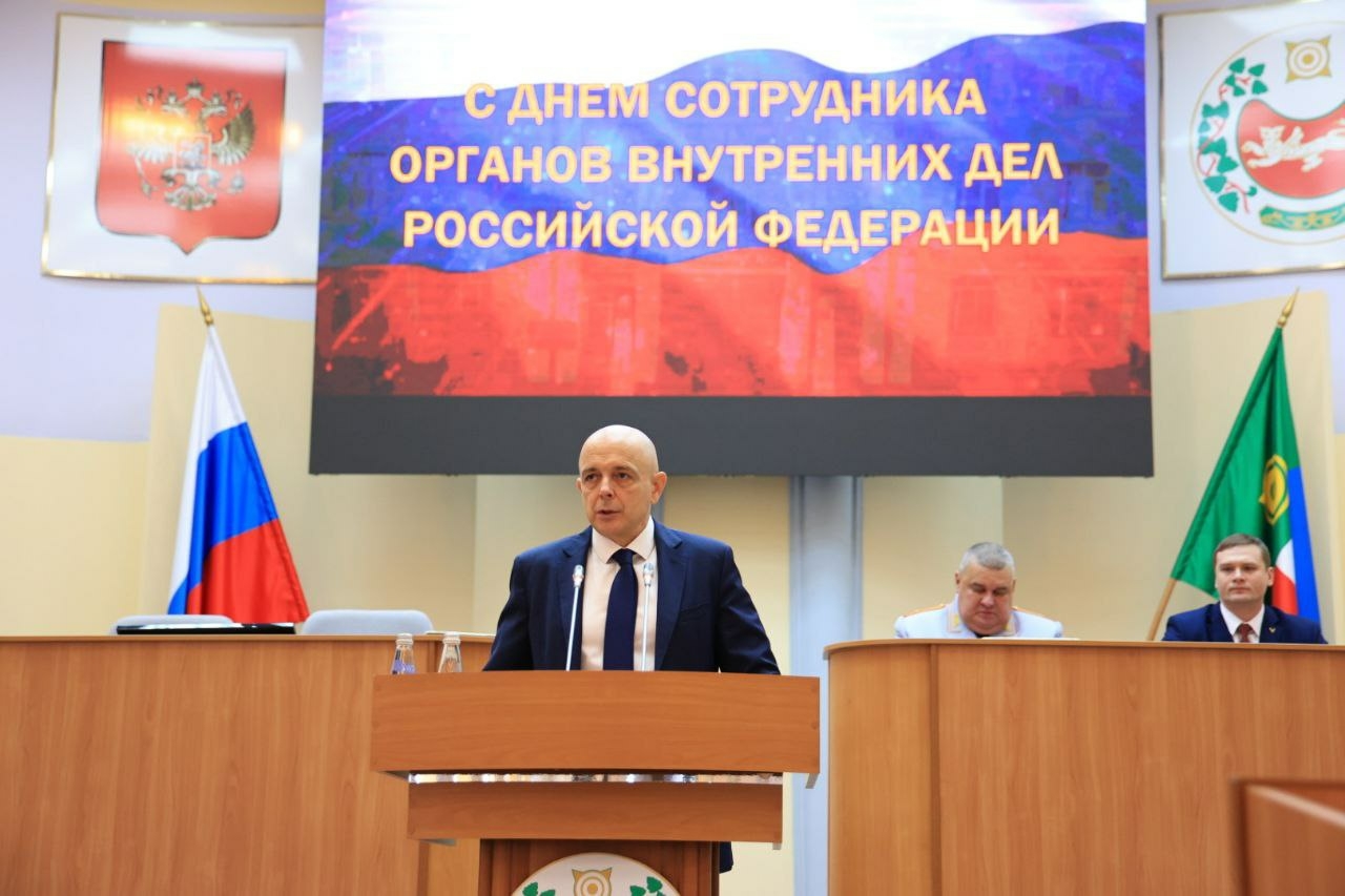 Сергей Сокол выразил признательность полицейским за честную службу