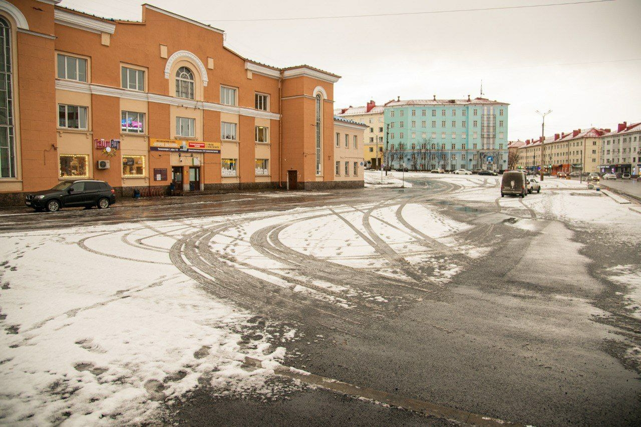 В Мурманске обновили площадь Спорта и устроили новый тротуар для горожан