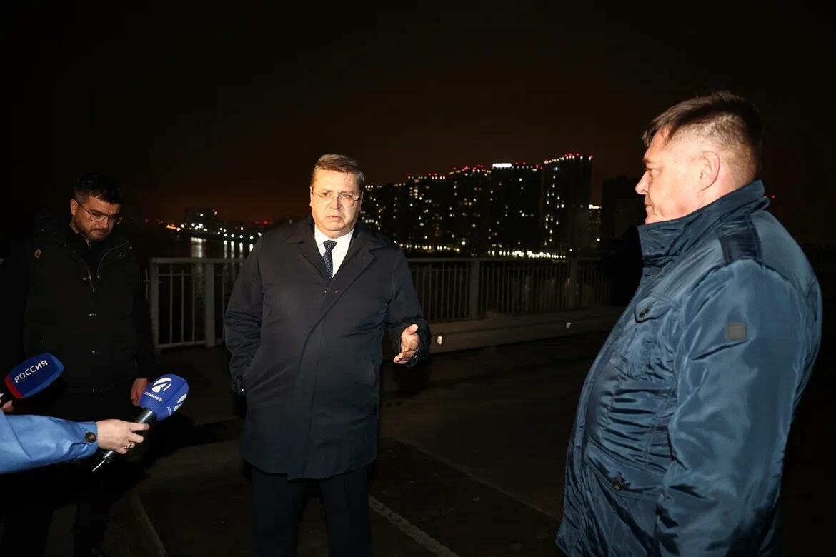 Вице-губернатор Афанасьев проверил закрытый Старый мост в Астрахани