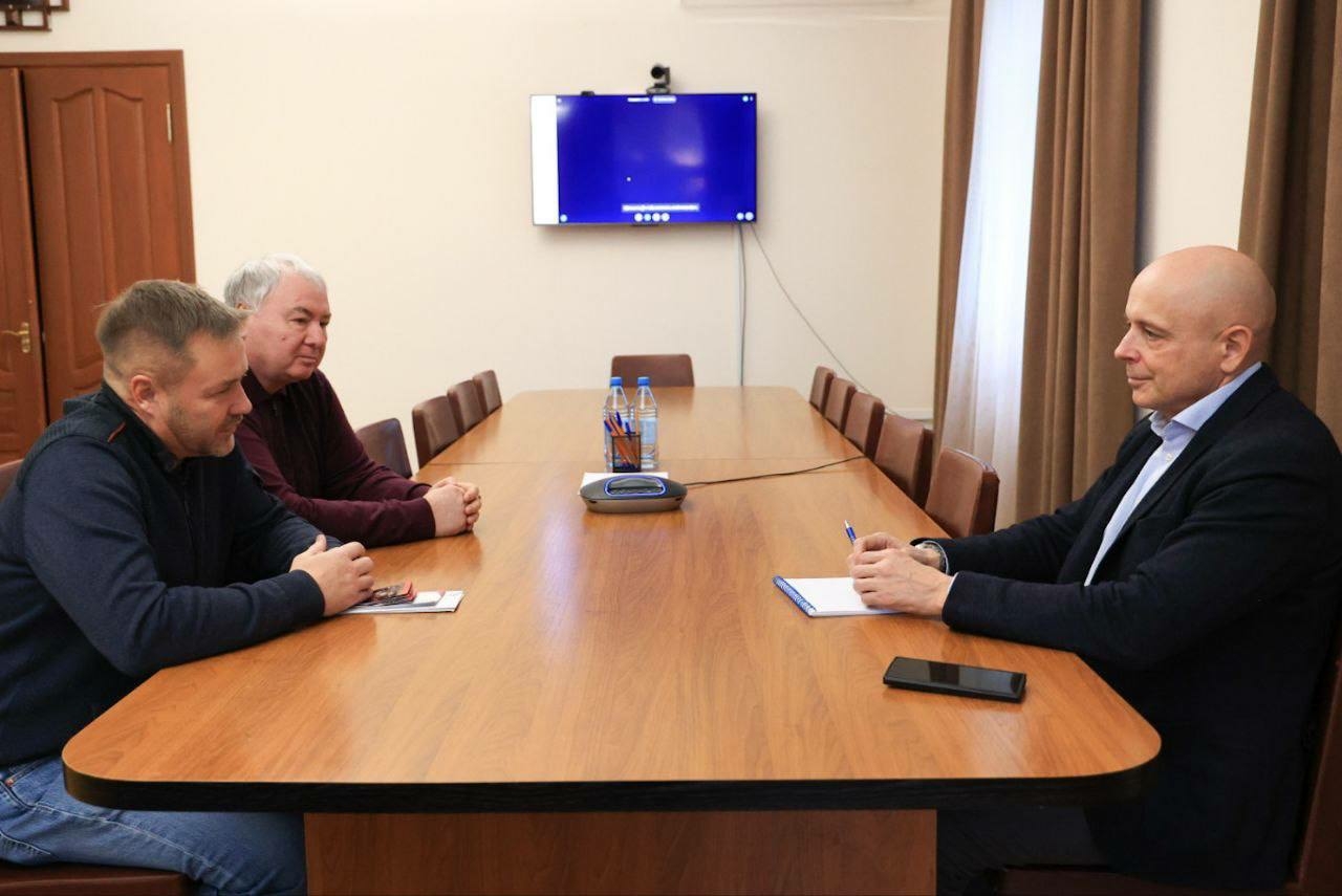 В Саяногорске продолжается благоустройство улиц и бульваров с новыми детскими зонами