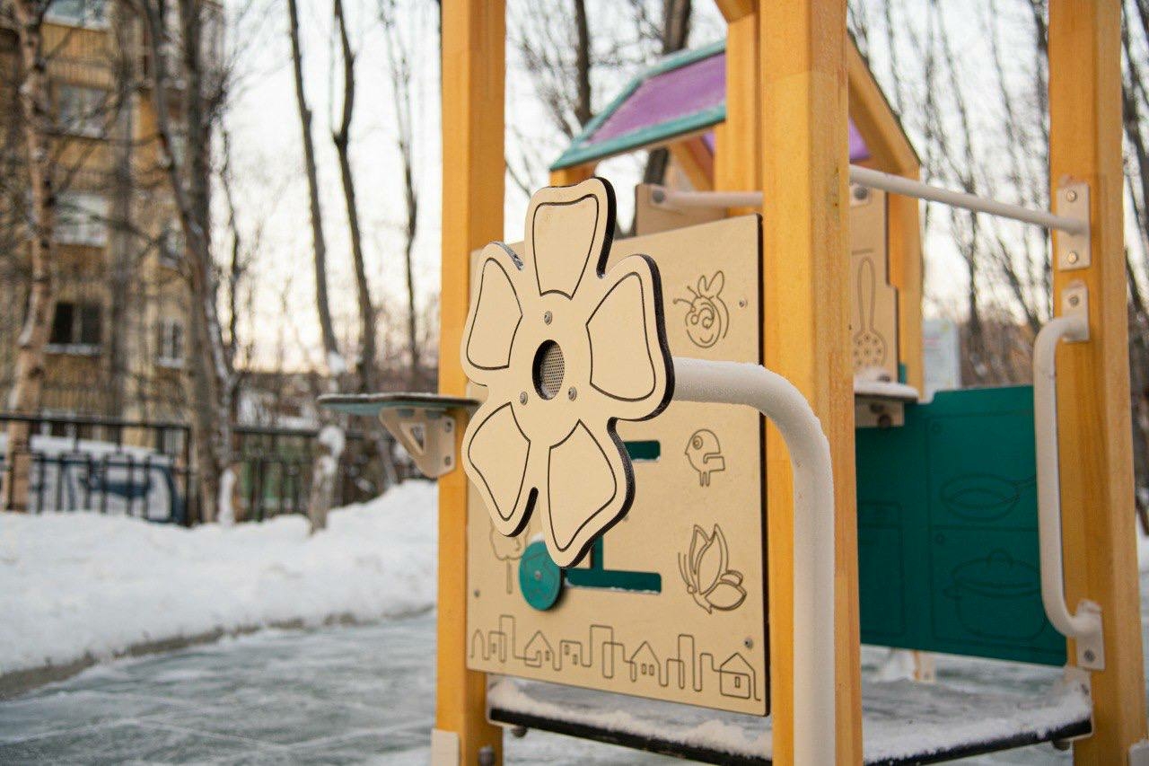 Детская площадка в Сафоновском сквере обрела вторую жизнь, рассказал Иван Лебедев