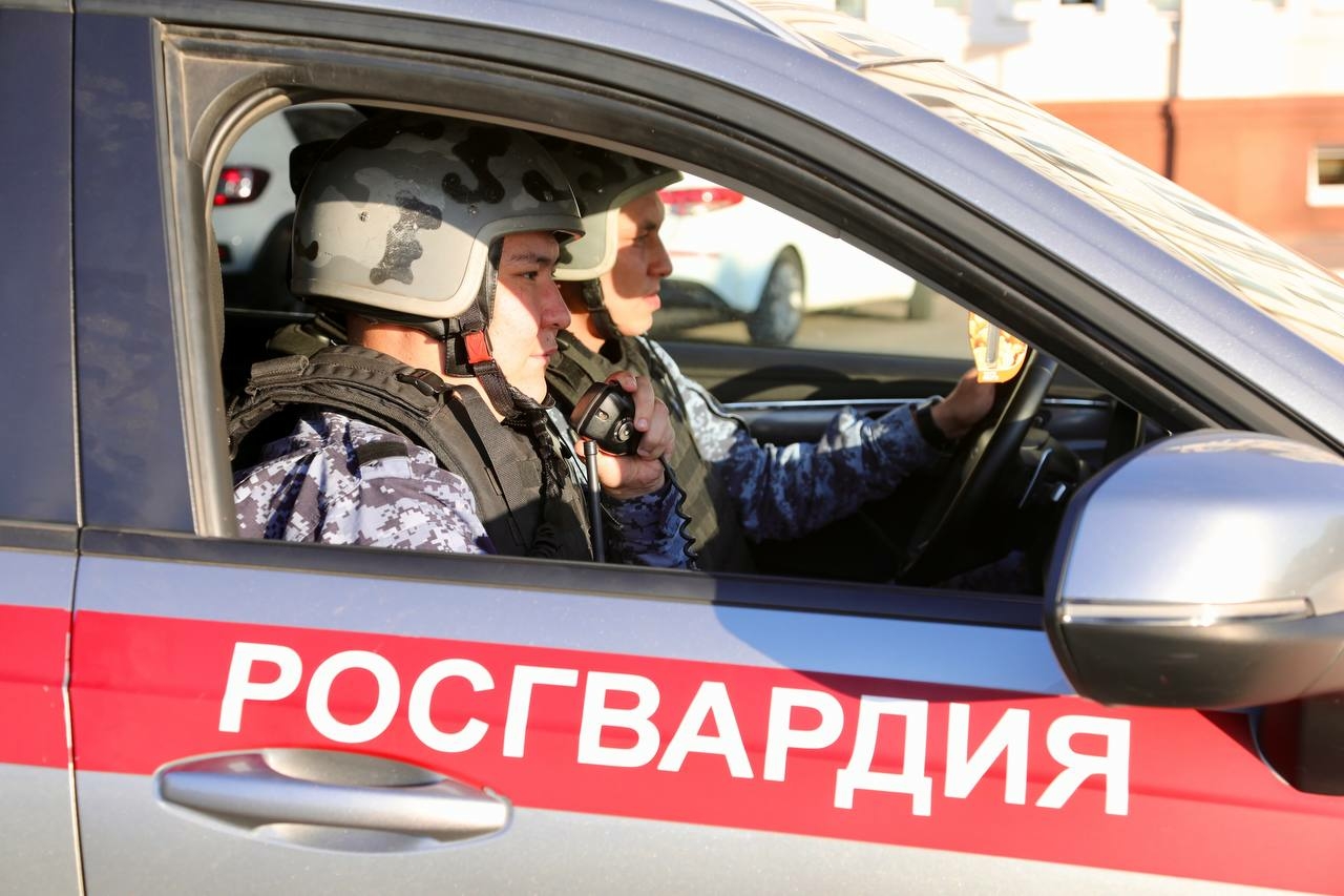 Росгвардейцы в Астрахани остановили серию краж после погони за мужчиной в ТЦ