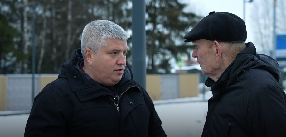 Губернатор Дронов обсудил идеи развития нового сквера для детей и молодежи