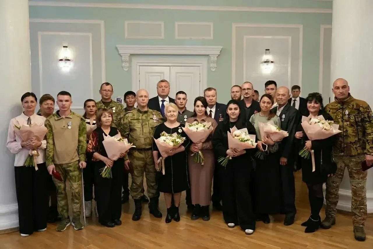 Осенний призыв в Астрахани начался с торжественного построения и наград