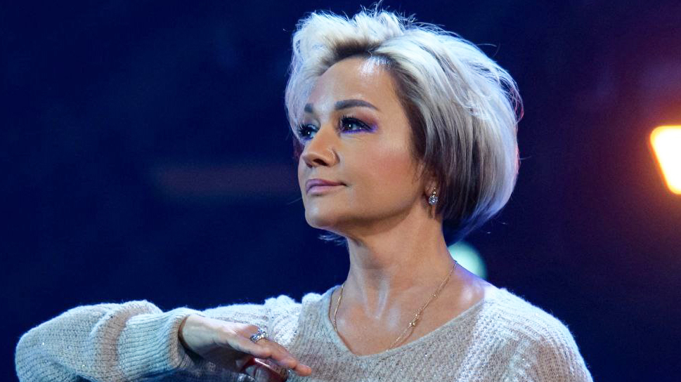 Певица Буланова уволила нашумевших танцоров