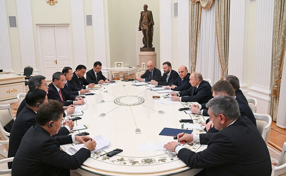 Владимир Путин объявил о введении безвизового режима для туристов из Китая