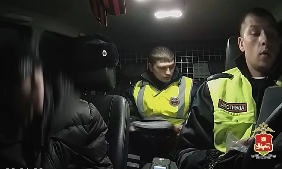 В Хакасии пьяный водитель бросил машину и прыгнул в реку, пытаясь скрыться