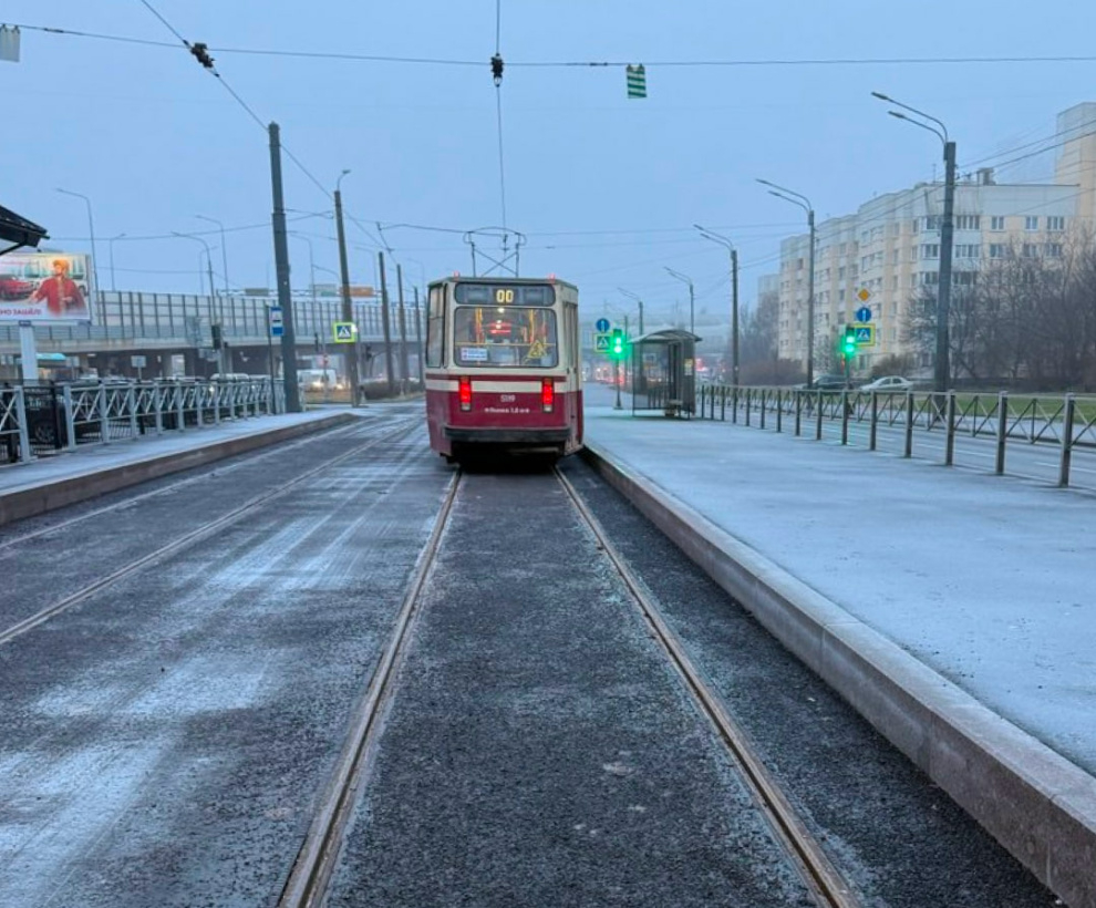 В Приморском районе Петербурга отремонтировали трамвайные пути на Савушкина